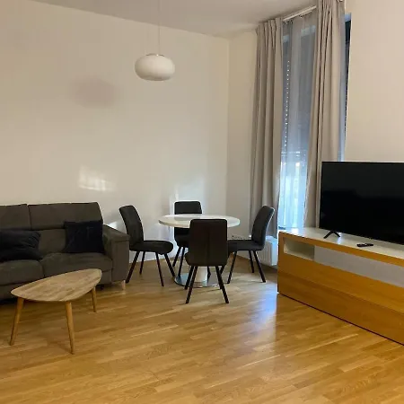 Holesovice Parking Apartman
