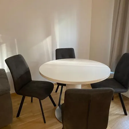 Holesovice Parking Apartmán *